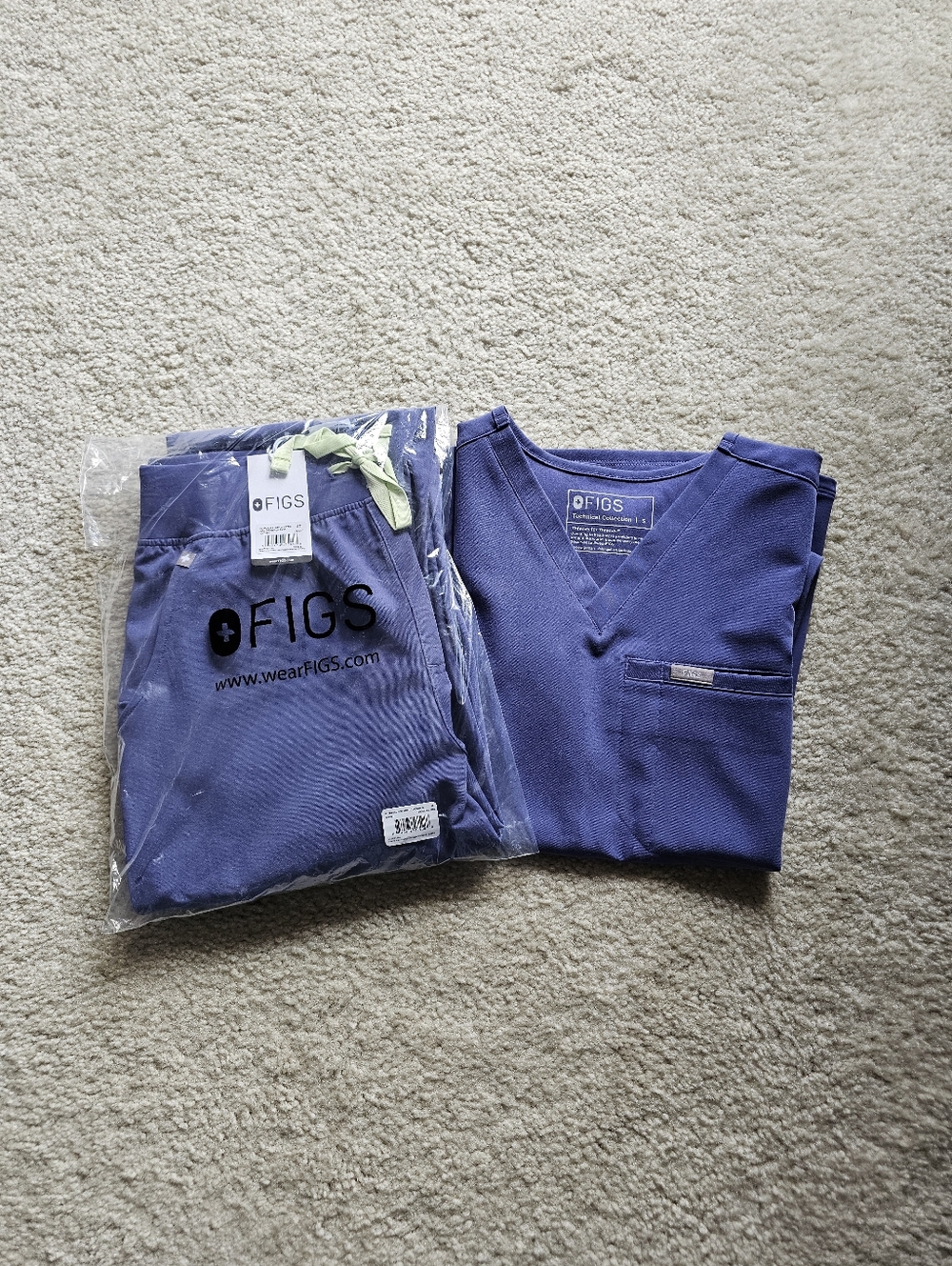 Figs Wayfarer Scrub Set